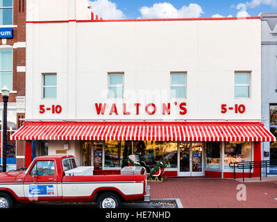 Waltonss ersten fünf und Dime store in Bentonville, Arkansas, USA - jetzt die Walmart-Visitor Center. Stockfoto