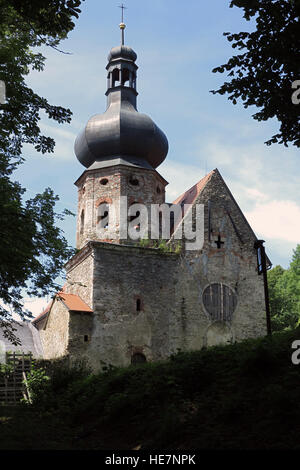 Pivon - Ruinen des Augustinerklosters aus dem 14. Jahrhundert Stockfoto