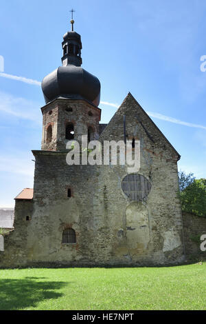 Pivon - Ruinen des Augustinerklosters aus dem 14. Jahrhundert Stockfoto