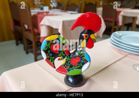 Galo de Barcelos (Hahn von Barcelos) gehört zu den am häufigsten verwendeten Wappen Portugal Stockfoto