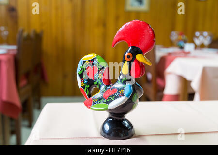 Galo de Barcelos (Hahn von Barcelos) gehört zu den am häufigsten verwendeten Wappen Portugal Stockfoto