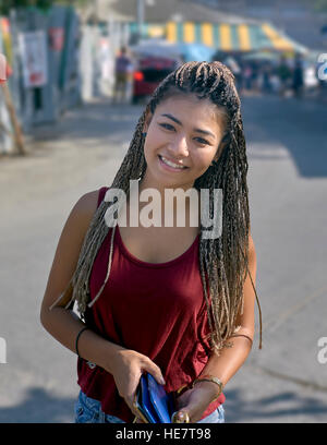 Asiatische Schönheit. Teen Mädchen mit geflochtenen Haaren. Thailand S. E. Asien. Thailändische Mädchen Stockfoto