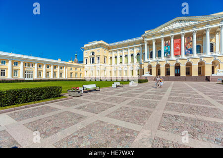 Sankt PETERSBURG, Russland - 26. Juli 2014: Mikhailovsky Palast, das Hauptgebäude des Russischen Museums der Kunst Stockfoto