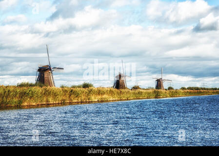 Die berühmten Windmühlen bei Kinderdijk, UNESCO-Weltkulturerbe. Süd-Holland, Niederlande Stockfoto