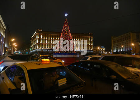 Russland Mscow 2016 verbracht Lubjanka-Platz in das neue Jahr und Weihnachtsbaum Lichtdesign Stockfoto