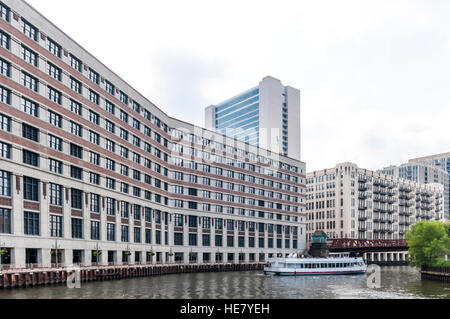 Katalog-Haus auf dem Nord-Ast des Chicago Rivers. Im Jahr 1908 war es ursprünglich die HQ von Montgomery Ward und beherbergt heute Groupon Stockfoto