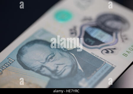 Nahaufnahme von der neue 2016 Polymer-fünf-Pfund-Note (Seite zeigen Churchill) Stockfoto