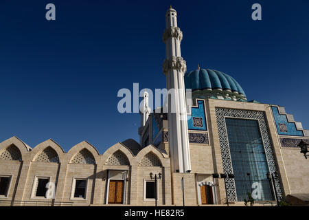 Große Fenster mit modernen Hoca Ahmet Yesevi Moschee in Ostturkestan Kasachstan Stockfoto