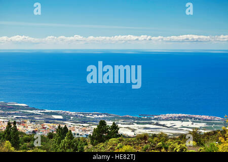 Landschaft mit Tal, Berge, Meer von der Straße zum Nationalpark Teide, Teneriffa, Kanarische Inseln, Spanien Stockfoto