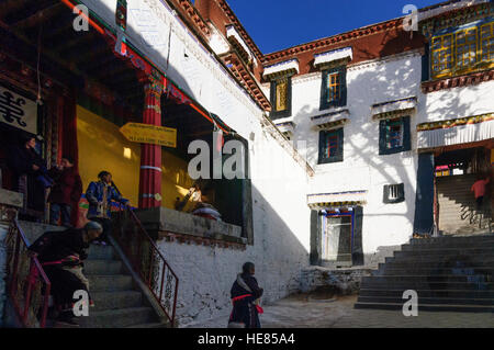 Lhasa: Kloster Drepung; Ganden Palast; Annäherung an die Kapelle Sanga Tratsang, Tibet, China Stockfoto