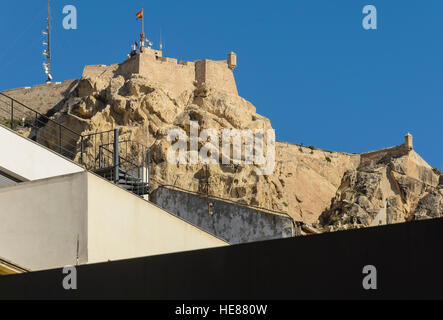 Eine Santa Barbara down-Ansicht von einer Straße der Stadt Alicante, Spanien. Stockfoto