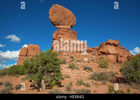 Berühmte Balancing Rock in den Arches National Park, Utah, USA Stockfoto