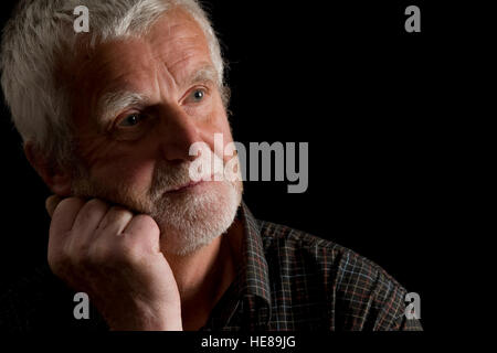 Alter Mann, älter als 60 Jahre, nachdenklich, melancholisch Stockfoto