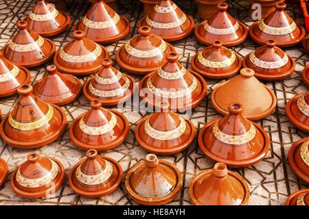 Keramik Artisan Töpferei zum Verkauf in Bazaar in der alten Medina Markt in Marrakesch Marokko Stockfoto