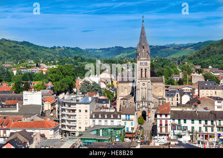 Luftaufnahme über Kirche des Heiligsten Herzens Jesu in Lourdes, Hautes-Pyrénées, Frankreich Stockfoto