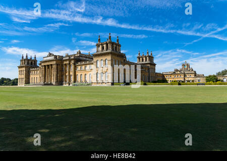 Blenheim Palace ist ein monumentales Landhaus befindet sich in Woodstock, Oxfordshire, England. Stockfoto