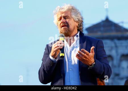 Der Anführer der "Movimento 5 Stelle" Beppe Grillo für das Nein im Referendum über die Verfassungsreform, Rom, Italien, November an der Veranstaltung teilgenommen. Stockfoto