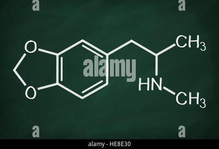 Strukturmodell des MDMA (Ecstasy) an die Tafel. Stockfoto