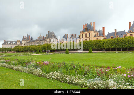 FONTAINEBLEAU, Frankreich - 13. Juli: Königliche Jagdschloss Fontainebleau, Frankreich, Juli 13,2014. Stockfoto