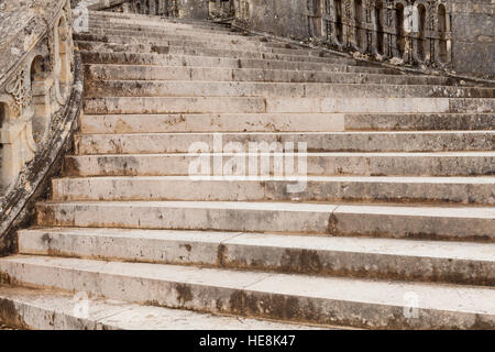 Antike Treppe in das Schloss von Fontainebleau, Frankreich. Stockfoto