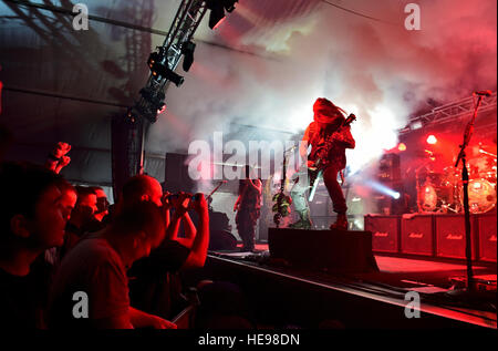 Die Black Label Society spielt ein kostenloses Konzert für Militärangehörige und ihre Familien auf der Ramstein Air Base, Deutschland, 17. März 2015. Nach Tourneen durch Europa, das Band auf ein Gratis-Konzert und habe ein Meet-and-greet in Kaiserslautern Military Community Center für Team Ramstein. (US Air Force Fotos/Staff Sgt. Sara Keller) Stockfoto