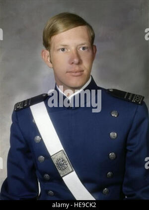 Diesem undatierte Foto, geliefert von der U.S. Air Force Academy zeigt Kadett Chesley "Sully" Sullenberger, der US Airways-Pilot, der sicher seinen behinderten Jetliner Donnerstag auf dem Hudson River in New York fallengelassen. Er studierte an der Akademie im Jahr 1973 und diente in der Air Force von 1973 bis 1980 und flogen Kampfflugzeuge f-4 Phantom II.  (AP Photo/US Air Force Academy) Stockfoto