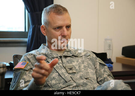 US Army Colonel Jim Chevallier, beschreibt in seiner neuen Position als der 502. Air Base Wing und Joint Base San Antonio Vize-Kommandeur, seine Vision 24 Aug. an JBSA-Fort Sam Houston. Stockfoto