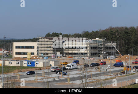 Das Baugewerbe auf der neuen medizinischen Klinik an der 52. Kämpfer-Flügel an Spangdahlem Air Base, Deutschland, 29. März 2011. Das Projekt begann 25. November 2008, und wird voraussichtlich im Januar 2012.  Airman 1st Class Matthew B. Fredericks Stockfoto