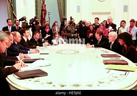 Am 17. März 2008 treffen sich US-amerikanische und russische Beamte im Kreml in Moskau, um militärische und diplomatische Fragen zwischen den beiden Nationen zu diskutieren. Stockfoto