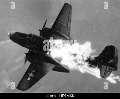 Douglas A-20J-10-DO (S/N 43-10129) der 409th oder 416th Bombe Gruppe nach Deutschland von Flak getroffen. (US) Stockfoto