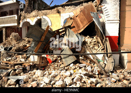 17. Januar 2010 hier gezeigten, sind zerstörte Gebäude in Jacmel, Haiti. St. Michael? s Hospital in Jacmel wurde durch das Erdbeben zerstört, wird jedoch zur Behandlung von Patienten außerhalb fortgesetzt. Laut Emmett Murphy, Chef der Partei, Haiti, ACDI/VOCA, starben etwa 350 Menschen in Jacmel durch das Erdbeben die Region 12. Januar 2010.  Master Sgt. Jeremy Lock Stockfoto