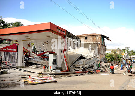17. Januar 2010 hier gezeigten, sind zerstörte Gebäude in Jacmel, Haiti. St. Michael? s Hospital in Jacmel wurde durch das Erdbeben zerstört, wird jedoch zur Behandlung von Patienten außerhalb fortgesetzt. Laut Emmett Murphy, Chef der Partei, Haiti, ACDI/VOCA, starben etwa 350 Menschen in Jacmel durch das Erdbeben die Region 12. Januar 2010.  Master Sgt. Jeremy Lock Stockfoto