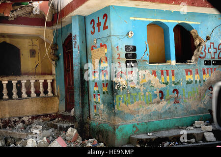 17. Januar 2010 hier gezeigten, sind zerstörte Gebäude in Jacmel, Haiti. St. Michael? s Hospital in Jacmel wurde durch das Erdbeben zerstört, wird jedoch zur Behandlung von Patienten außerhalb fortgesetzt. Laut Emmett Murphy, Chef der Partei, Haiti, ACDI/VOCA, starben etwa 350 Menschen in Jacmel durch das Erdbeben die Region 12. Januar 2010.  Master Sgt. Jeremy Lock Stockfoto