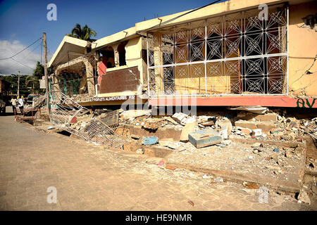 17. Januar 2010 hier gezeigten, sind zerstörte Gebäude in Jacmel, Haiti. St. Michael? s Hospital in Jacmel wurde durch das Erdbeben zerstört, wird jedoch zur Behandlung von Patienten außerhalb fortgesetzt. Laut Emmett Murphy, Chef der Partei, Haiti, ACDI/VOCA, starben etwa 350 Menschen in Jacmel durch das Erdbeben die Region 12. Januar 2010.  Master Sgt. Jeremy Lock Stockfoto
