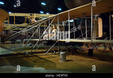 DAYTON, Ohio--1909 Wright Flyer im National Museum of the United States Air Force. (Foto der US Air Force) Stockfoto