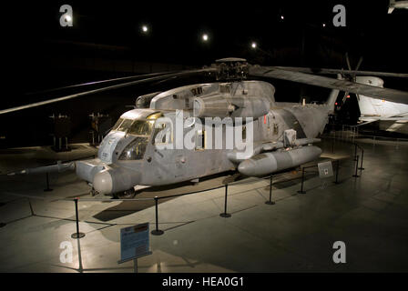 DAYTON, Ohio - Sikorsky MH - 53M Pave Low IV auf dem Display in der Galerie des Kalten Krieges im Nationalmuseum der US Air Force. (Foto der US Air Force) Stockfoto