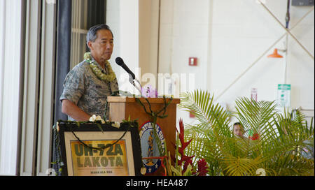 Der Hawaii Army National Guard gewidmet heute zwei neue UH-72A Lakota Helikopter auf der Wache Aviation Support Facility Nr. 2 in Hilo. Die Lakota-Hubschrauber haben die älteren Modell OH-58 Kiowa Hubschrauber ersetzt.  Die Lakota ist der Armee die meisten modernen Light Utility Helicopter. Hawaii ist einer der ersten Staaten, die neuen Drehflügler, hergestellt von American Eurocopter erhalten. Der Hubschrauber werden gepflegt und von den Soldaten des Detachment 2, Unternehmen B, 3/140 Aviation Regiment geflogen. Die Mission der Ablösung wird darin bestehen Antenne Befehl und Steuerung, Überwachung ein Stockfoto