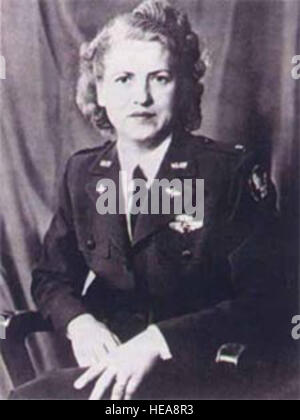 Jacqueline "Jackie" Cochran war ein führender Fliegerin, die eine unabhängige Luftwaffe befördert und flog der Direktor des Frauen Training für die Women Airforce Service Piloten Programm während des zweiten Weltkriegs. Sie hielt mehr Geschwindigkeit, Höhe und Entfernung Datensätze als jeder andere männliche oder weibliche Pilot in der Geschichte der Luftfahrt zum Zeitpunkt ihres Todes 10. August 1980. Stockfoto