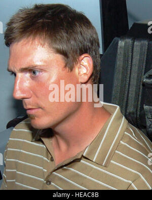 Lieutenant Colonel Chris Irwin gibt Anweisungen Colts Spieler in einem fliegenden Simulator. Colts Spieler besuchten Randolph Air Force Base, Texas, am 1. Juni 2007.  David Terry. Stockfoto