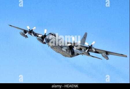 12. April 2007. Eine HC-130 auf der Flucht vor den 211. Rescue Squadron, Alaska Air National Guard Anchorage in Alaska.  Shannon Oleson, TSgt, AANG Stockfoto