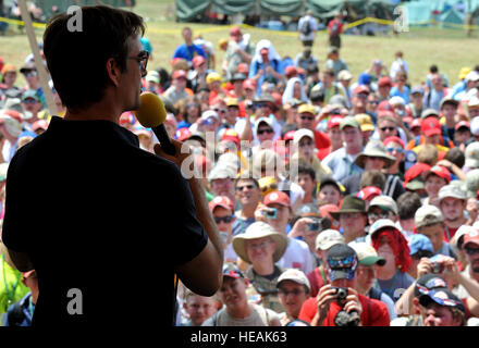 NASCAR-Fahrer besuchten 2010 das National Scout Jamboree, um mit Pfadfindern und Mitarbeitern zu interagieren, um Jugendengagement und Bildungsprogramme zu unterstützen. Stockfoto