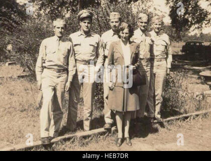 59. Kämpfer Gruppe Army Air Sanitätern nehmen ein Gruppenfoto in Thomasville Army Airfield, Ga. 59. FG wurde am 1. Mai 1944 aktiviert. Am 31. Juli 1985 wurde das Gerät als 59. Taktischer Kämpfer-Flügel redesignated aber untätig geblieben. Der Flügel wurde reaktiviert und konsolidiert mit Wilford Hall U.S. Air Force Hospital am 1. Juli 1993. Stockfoto