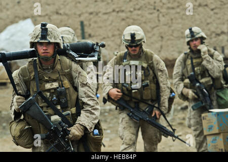 US-Marines von 2nd Platoon, Lima Company, 3. Bataillon, 6. Marineregiments Operationen während Betrieb Helmand Spider in Badula Qulp, Provinz Helmand, Afghanistan, 3. März 2010.  Techn. Sgt Efren Lopez Stockfoto