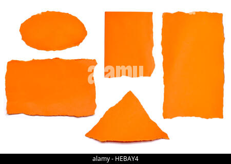 Sammlung von Papier orange Tränen, isoliert auf weiss mit weichen Schatten. Stockfoto