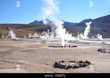 Landschaft der Geysire und Berge in Atacama Wüste Chile Stockfoto