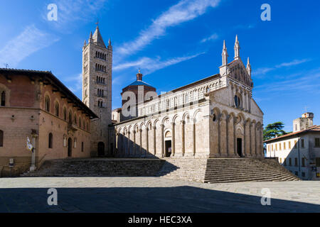 Das imposante Gebäude von Massa Marittima Kathedrale, der Kathedrale San Cerbone, am Hauptplatz entfernt Stockfoto