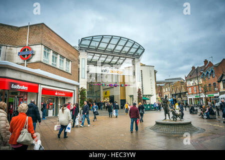 Das Glockenspiel-Einkaufszentrum in Uxbridge, London, UK Stockfoto