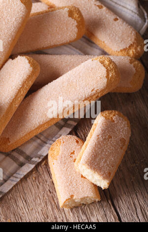 Cookies für Tiramisu Savoiardi Closeup auf dem Tisch. vertikale Ansicht von oben Stockfoto