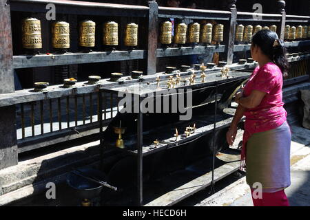 Beten Sie, Rad, Patan Durbar Square, Kathmandu, Nepal Stockfoto