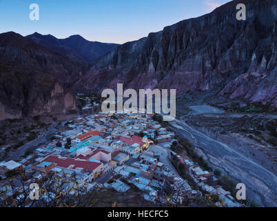 Argentinien, Provinz Salta, erhöhten Blick auf Iruya. Stockfoto